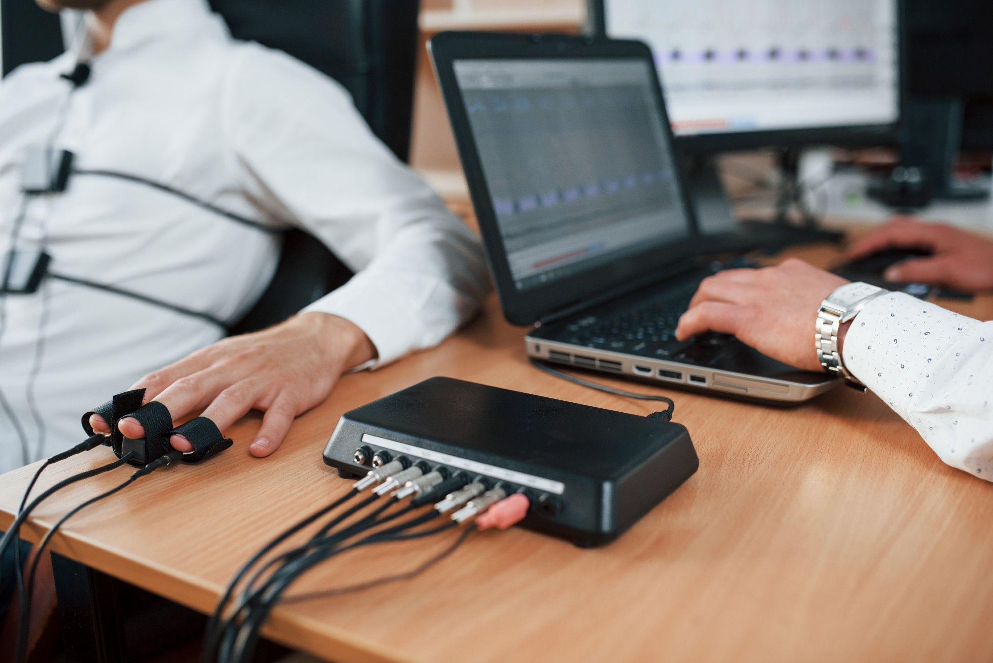 Work in progress. suspicious man passes lie detector in the office. asking questions. polygraph test | Image by Freepik