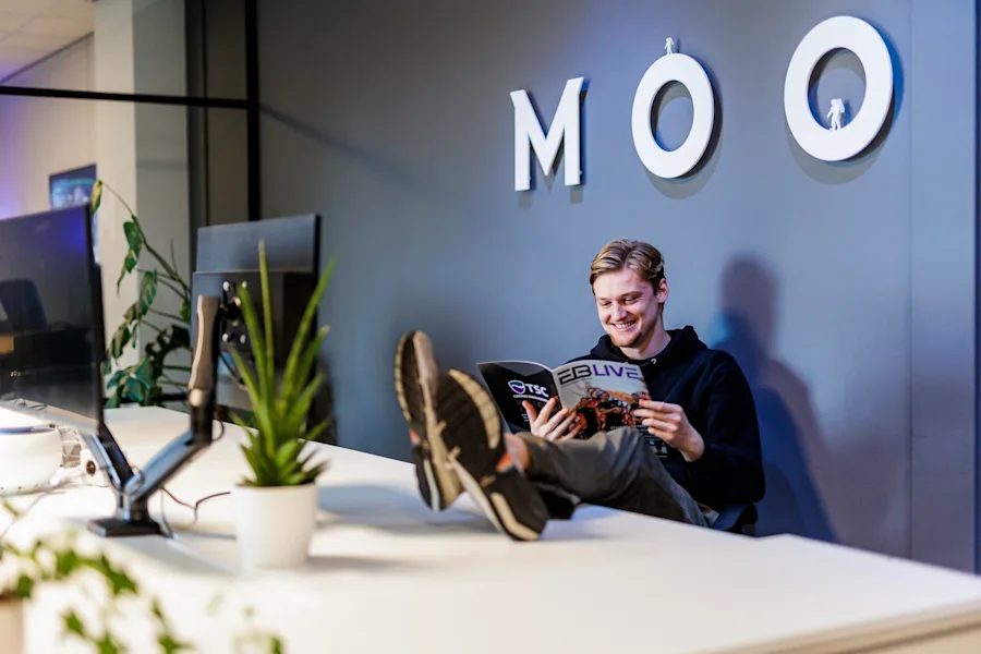 SPARK 20221014 1253 MOONLY 9632