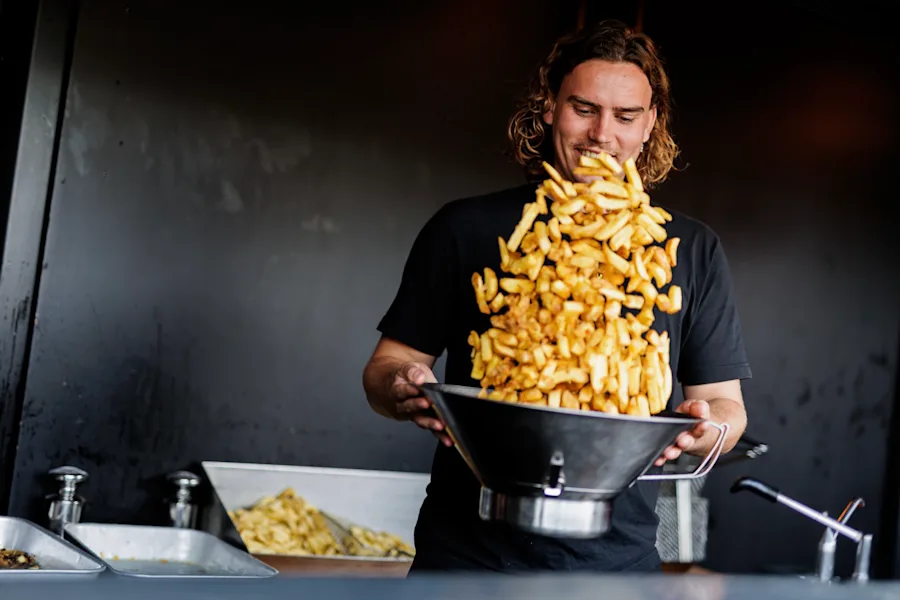 SPARK 20230827 152924 FRIETHOES DV 8901