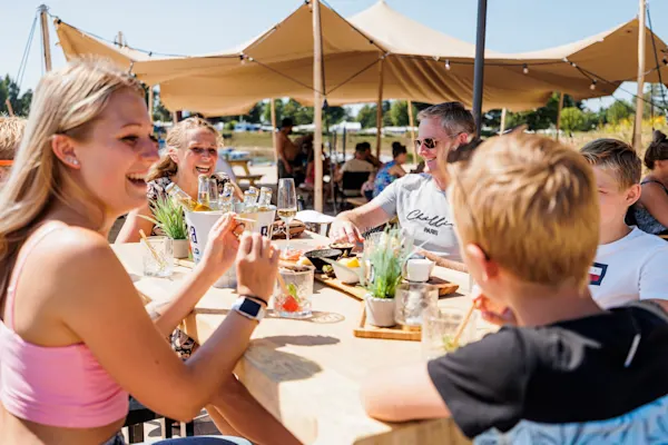 Leukermeer - Familie aan tafel