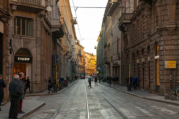 How do I use public transport in Milan?