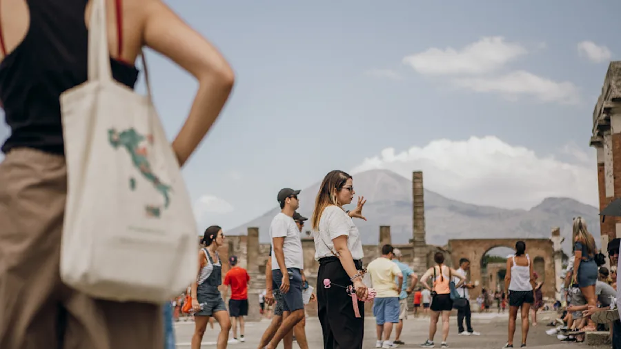 An archaeologist guide will give you the complete tour of Pompeii.