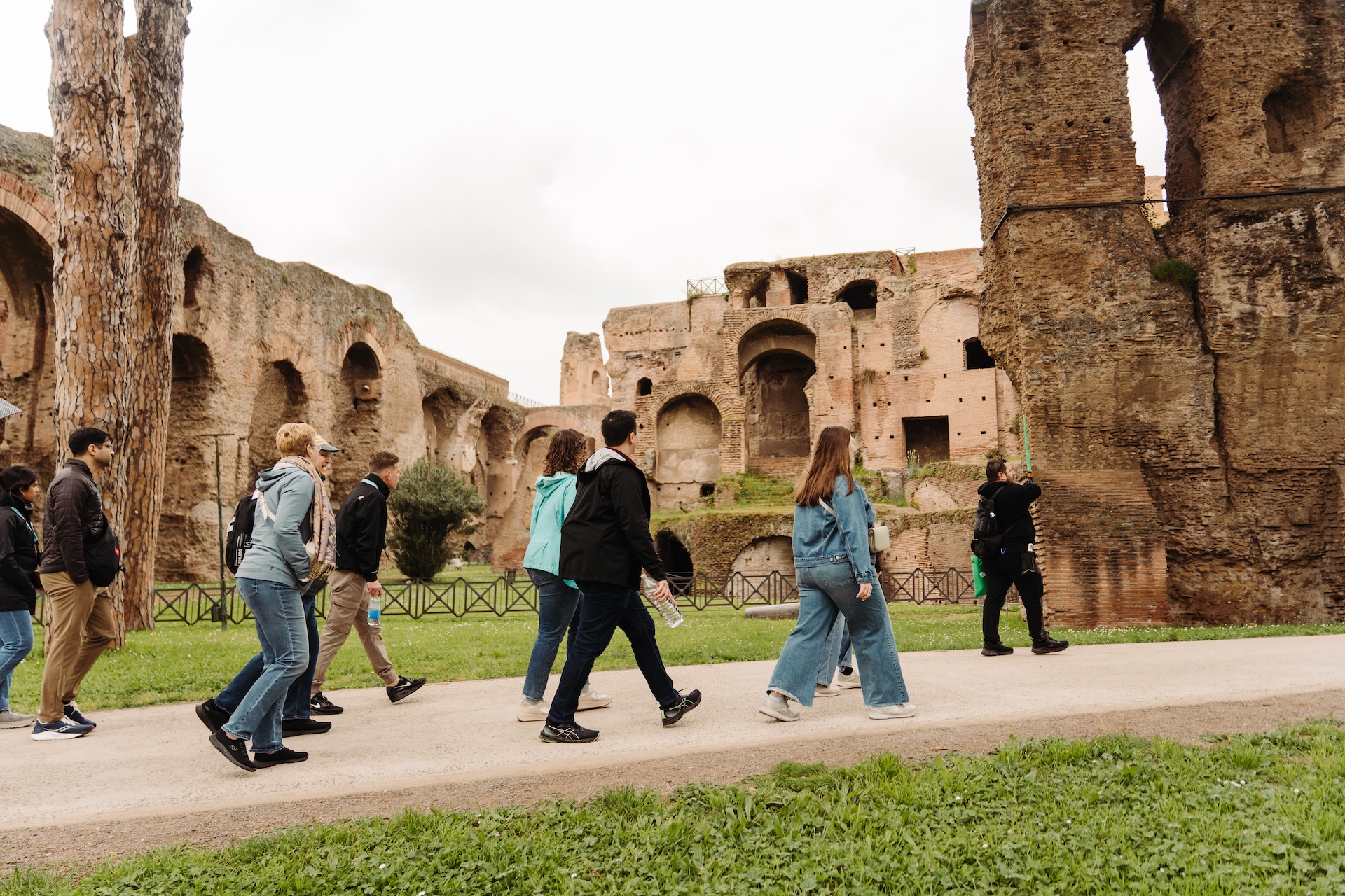 What should I wear or bring on a Colosseum tour, especially in summer?
