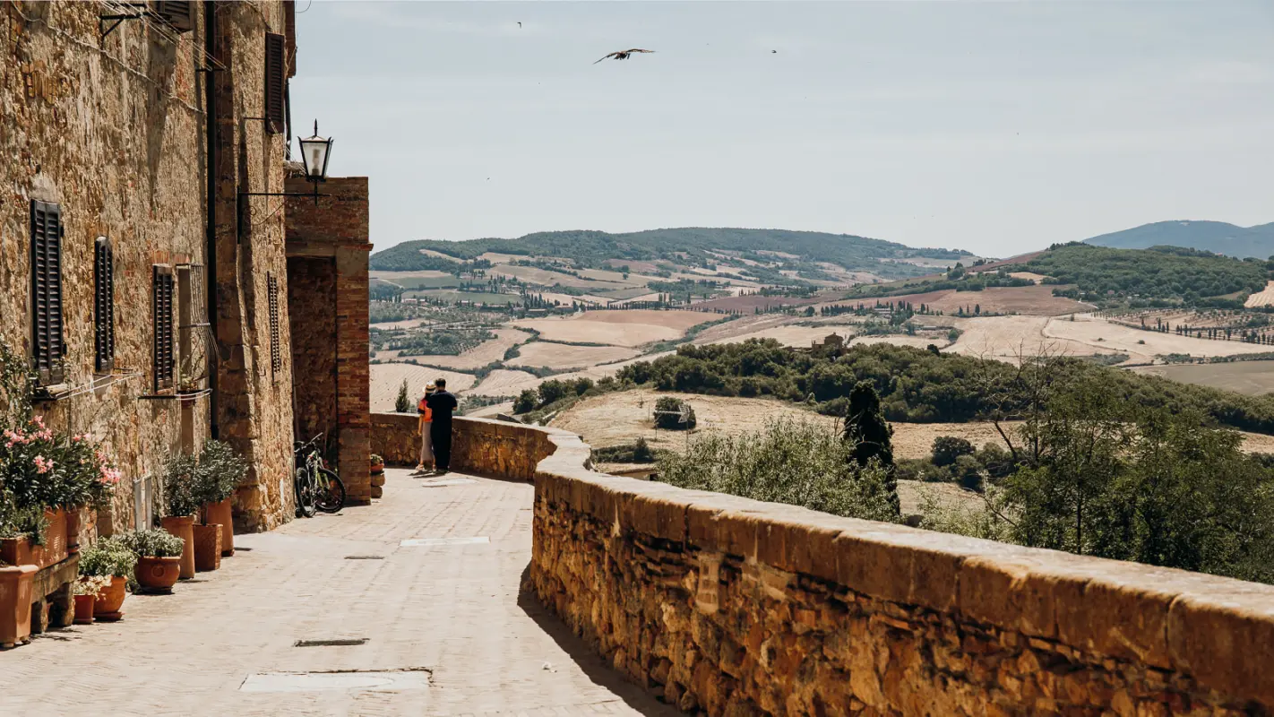 Day Trips from Rome: Tuscan Hilltowns, Castles & Vineyards