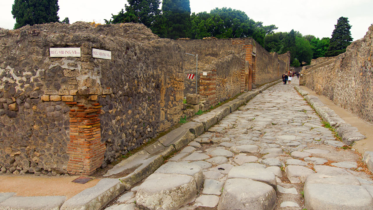 tour guides pompeii