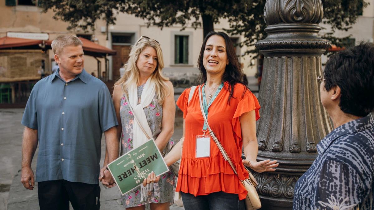 Meet your passionate guide in the Oltrarno neighborhood.