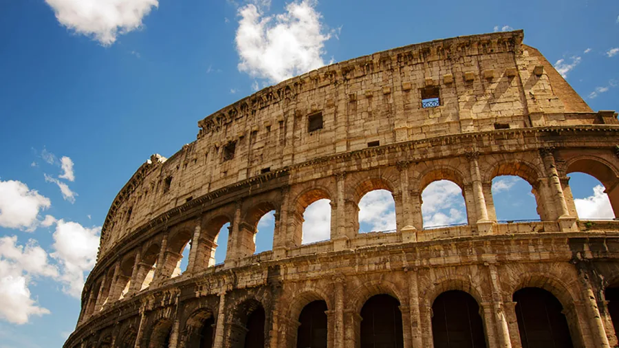 Después de casi 2,000 años el Coliseo de Roma parece casi nuevo.