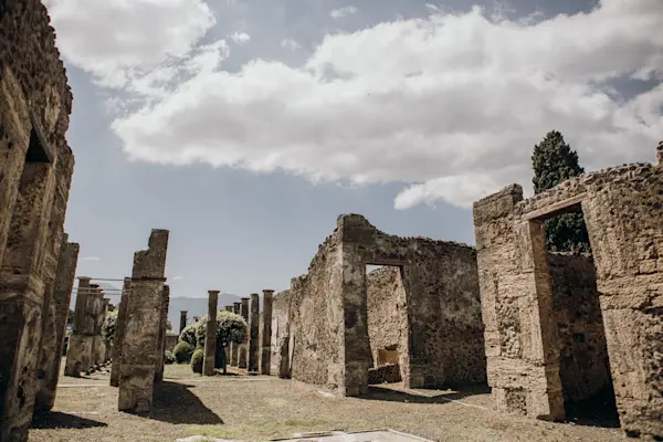 How can I get to Pompeii from Naples?