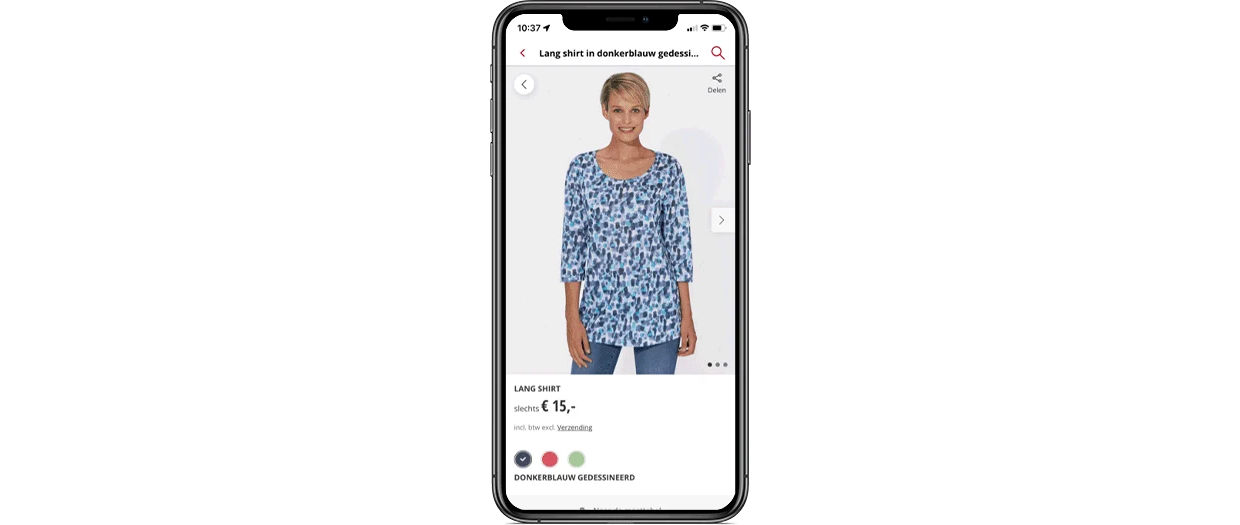 Schermweergave van een marineblauwe blouse met witte stippen en korte mouwen, gedragen met een blauwe spijkerbroek. Schermweergave van een marineblauwe blouse met witte stippen en korte mouwen, gedragen met een blauwe spijkerbroek.