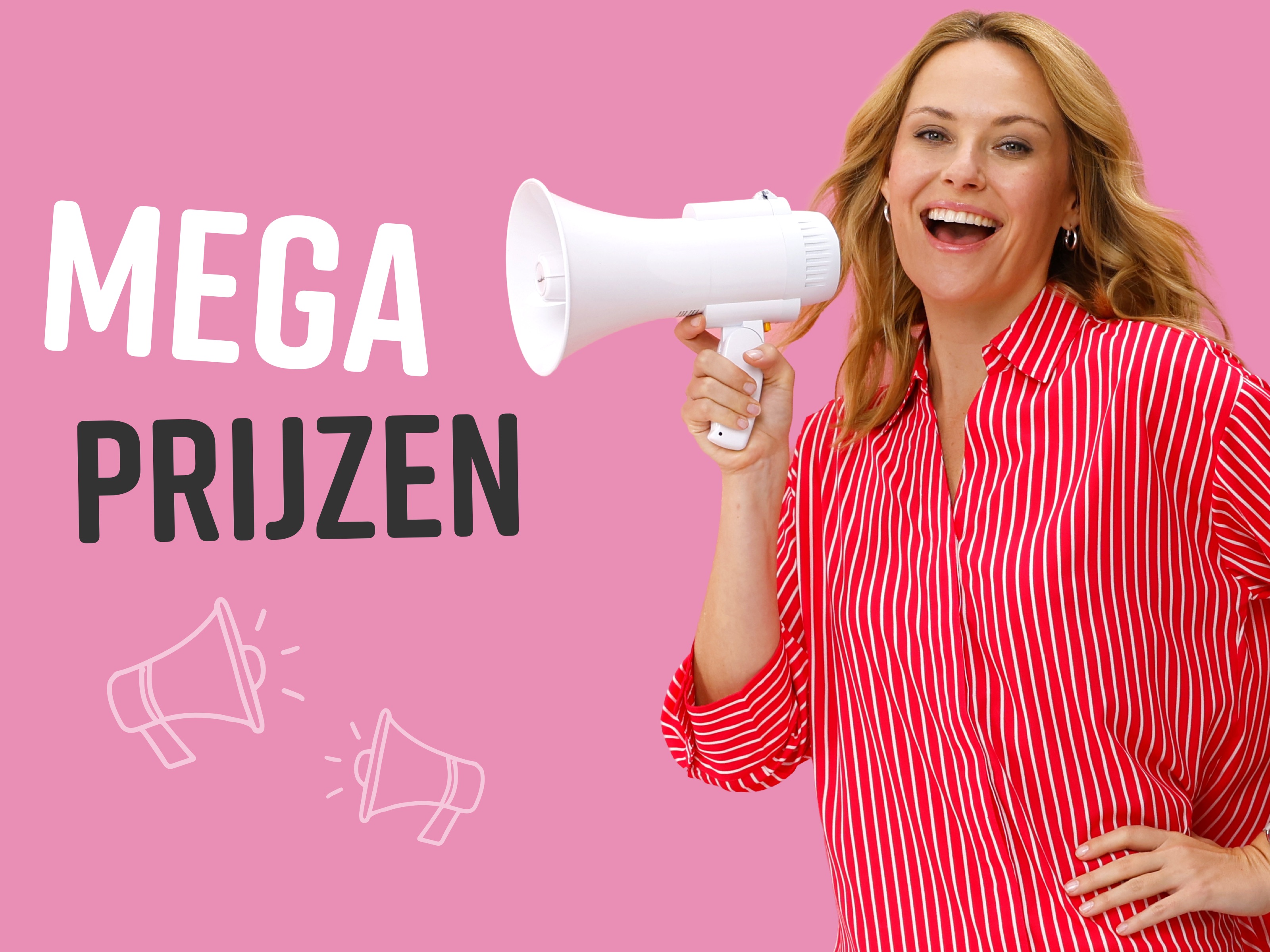 Een model met een rood-wit gestreept overhemd houdt een witte megafoon voor zich en staat voor een roze achtergrond. Tekst: MEGA PRIJZEN.