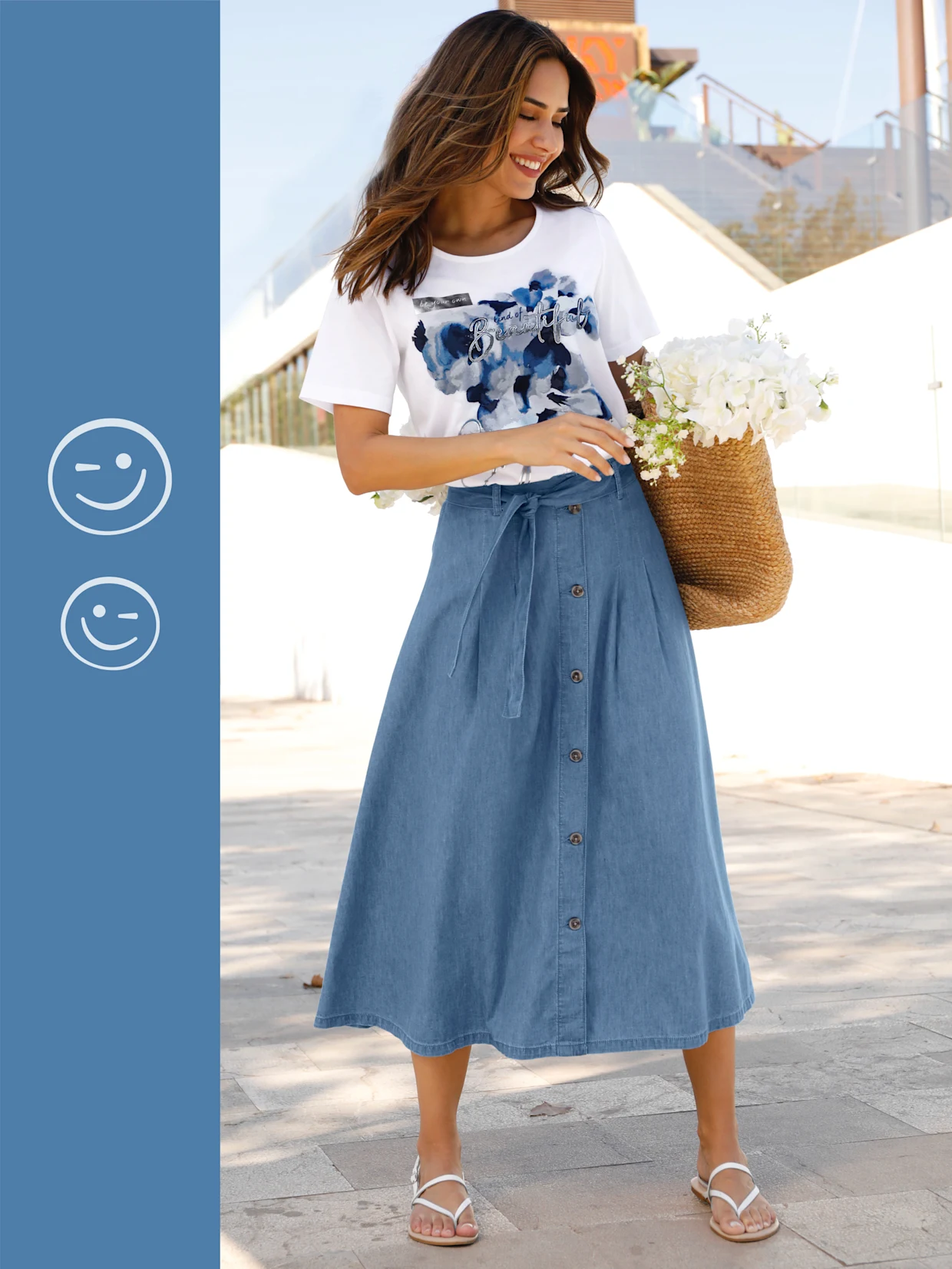 Frau trägt ein weißes T-Shirt mit floralem Muster und einen knielangen Jeansrock mit Knopfleiste, kombiniert mit weißen Sandalen und einer geflochtenen Tasche mit weißen Blumen. Frau trägt ein weißes T-Shirt mit floralem Muster und einen knielangen Jeansrock mit Knopfleiste, kombiniert mit weißen Sandalen und einer geflochtenen Tasche mit weißen Blumen.