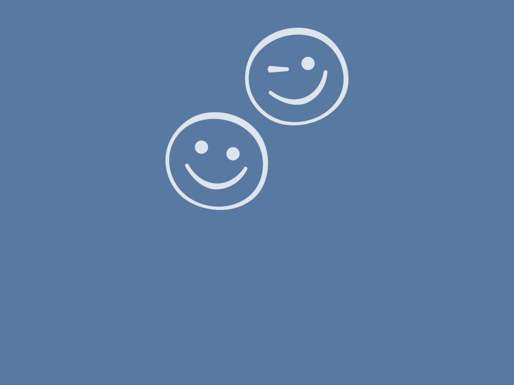 Dvě bílé usměvavé tváře na modrém pozadí, jedna mrká.