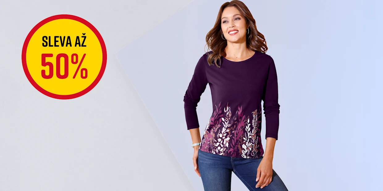 Model má na sobě dlouhý rukáv tmavě fialové tričko s květinovým vzorem, vedle je velká nálepka s až 50% slevou.