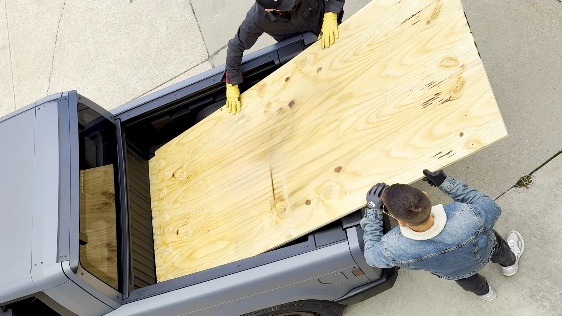 Slate on the road towing trailer 