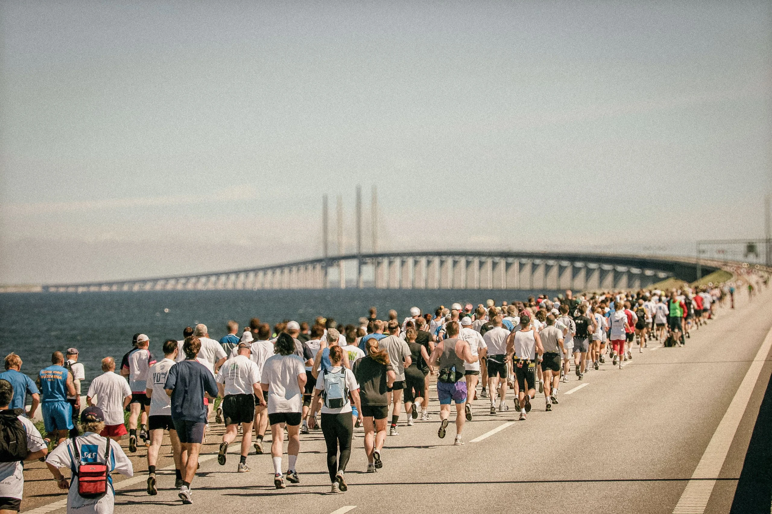 People running on the Øresund Bridge.