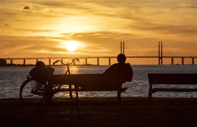 Øresundsbron med solnedgang i baggrunden
