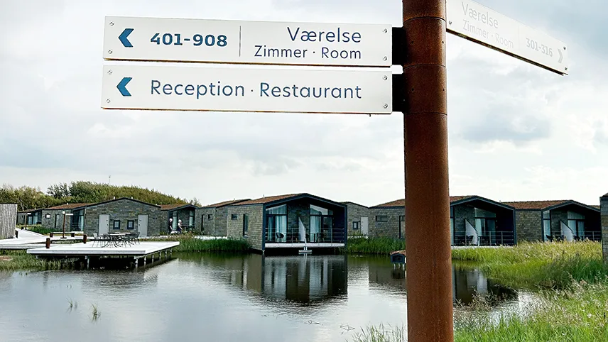Hotellrum byggda på vattnet på Hages bade Hotel.