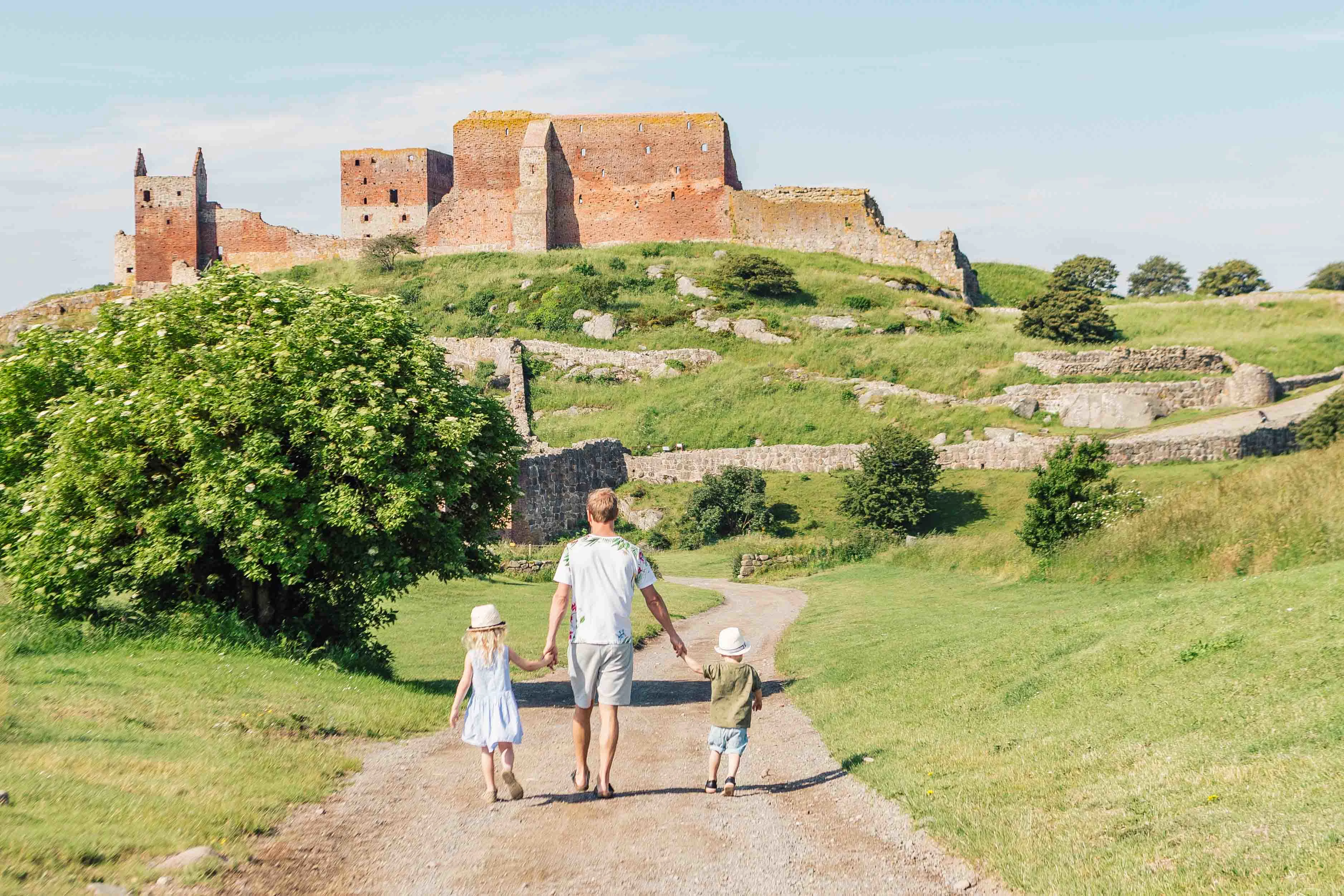 Team Bornholm - Familie på tur ved Hammershus