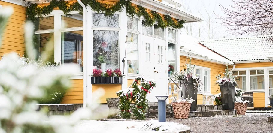 Den hyggelige hovedbygning hos Björkhaga Hotel ved Mullsjö, hvor du får rabat på et ski-ophold med CLUB Øresund.