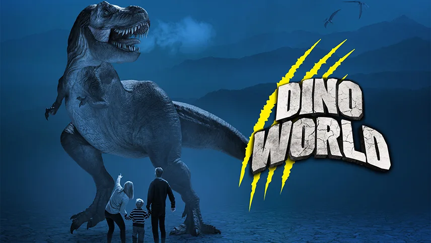 Reklamebillede fra Dino World i Malmø, hvor du kan opleve dinosaurer i fuld skala. Billedet viser en familie foran en t-rex.