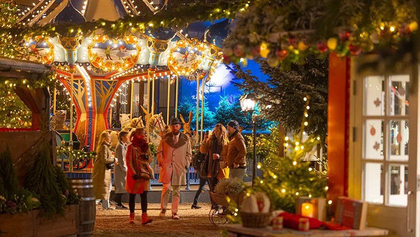 Julljus och karusell på Tivoli i Köpenhamn. 