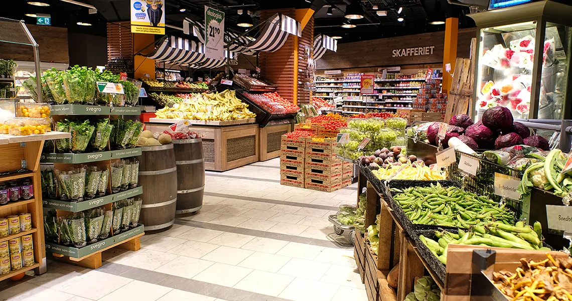 Frugt- og grøntsagsafdelingen hos ICA Supermarket Hansa.