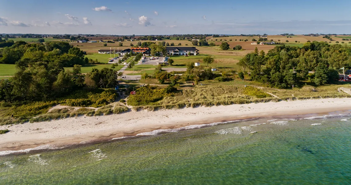 Hotell Mossbylund i grønne områder tæt på stranden.