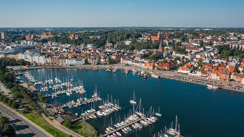 Översiktsbild över hamnen i Flensburg.