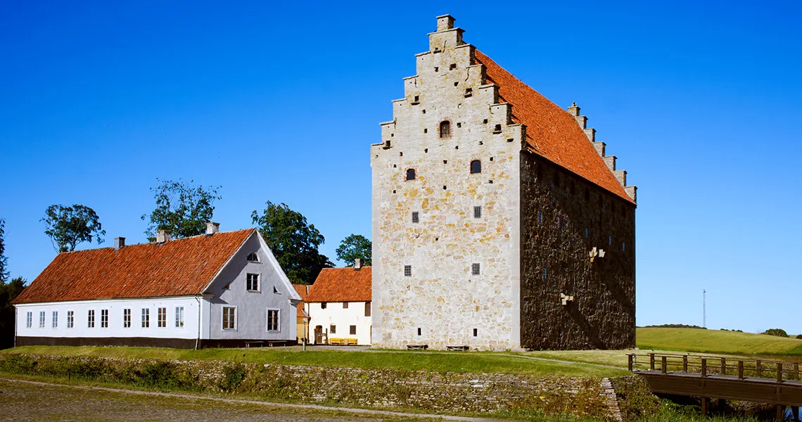 Besøgscentret Glimmingehus med landbro.