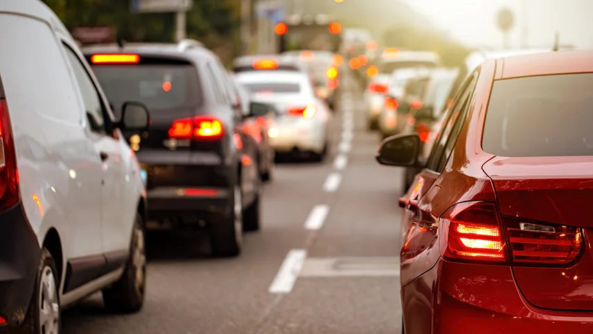 Bild av trafikstockning på en motorväg.