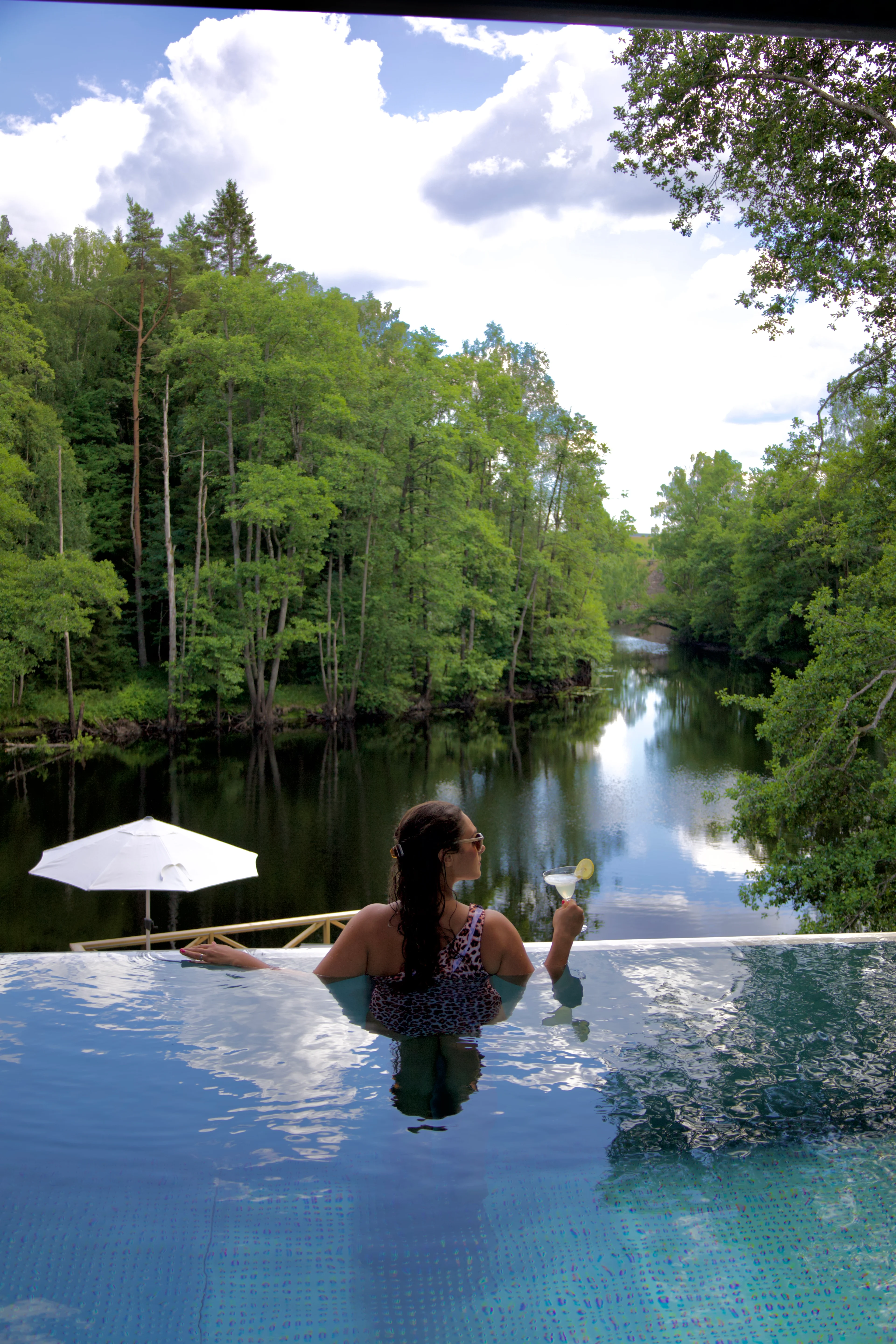 Riverside spa hestraviken pool