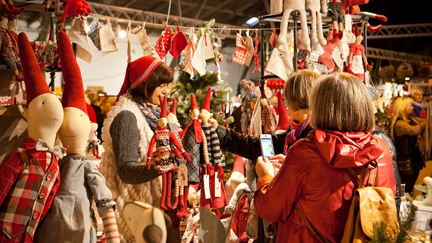 Julpynt på Gavnø Slots julmarknad.