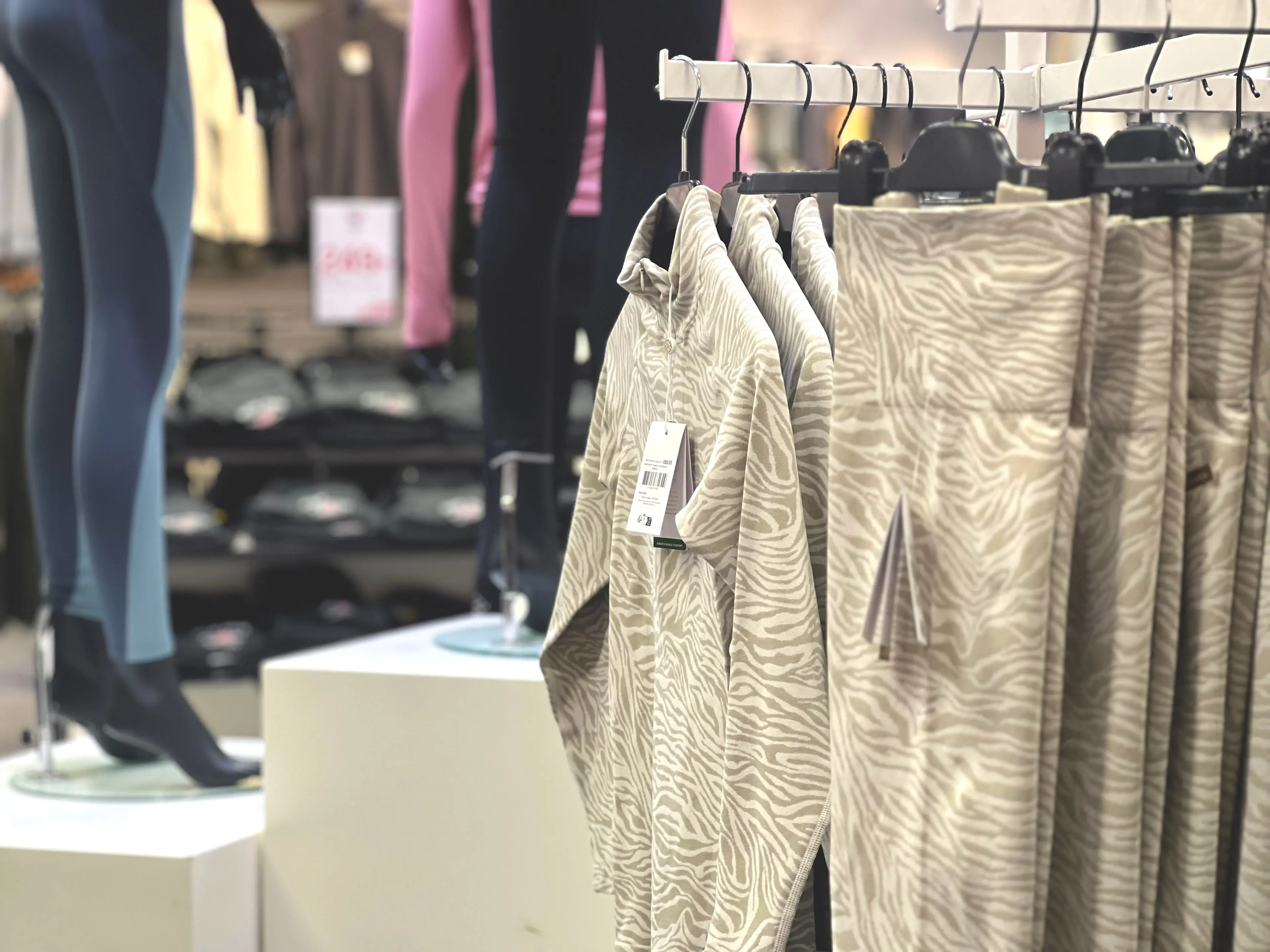 Ny kollektion af træningstøj til kvinder hos Team Sportia