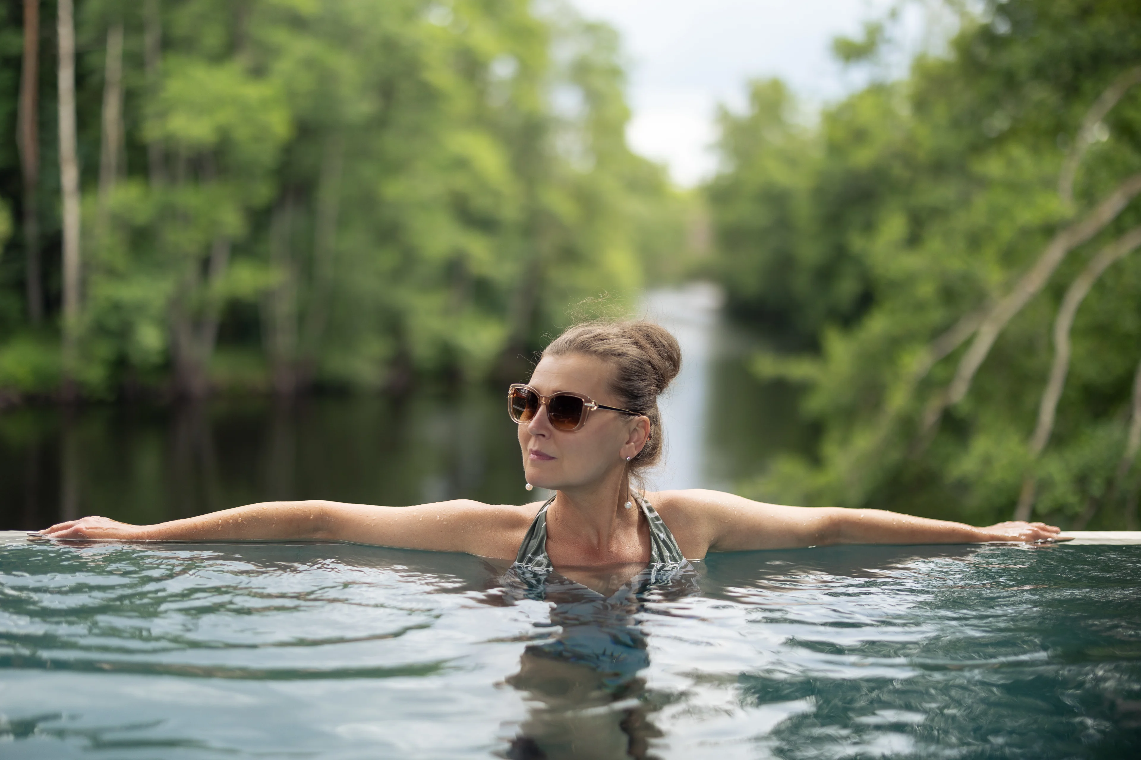 Kvinde i spaen hos Riverside Spa på Hestraviken. Få 20% med CLUB Øresund....