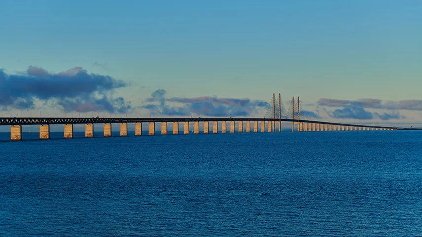 The Øresund bridge in daylight.