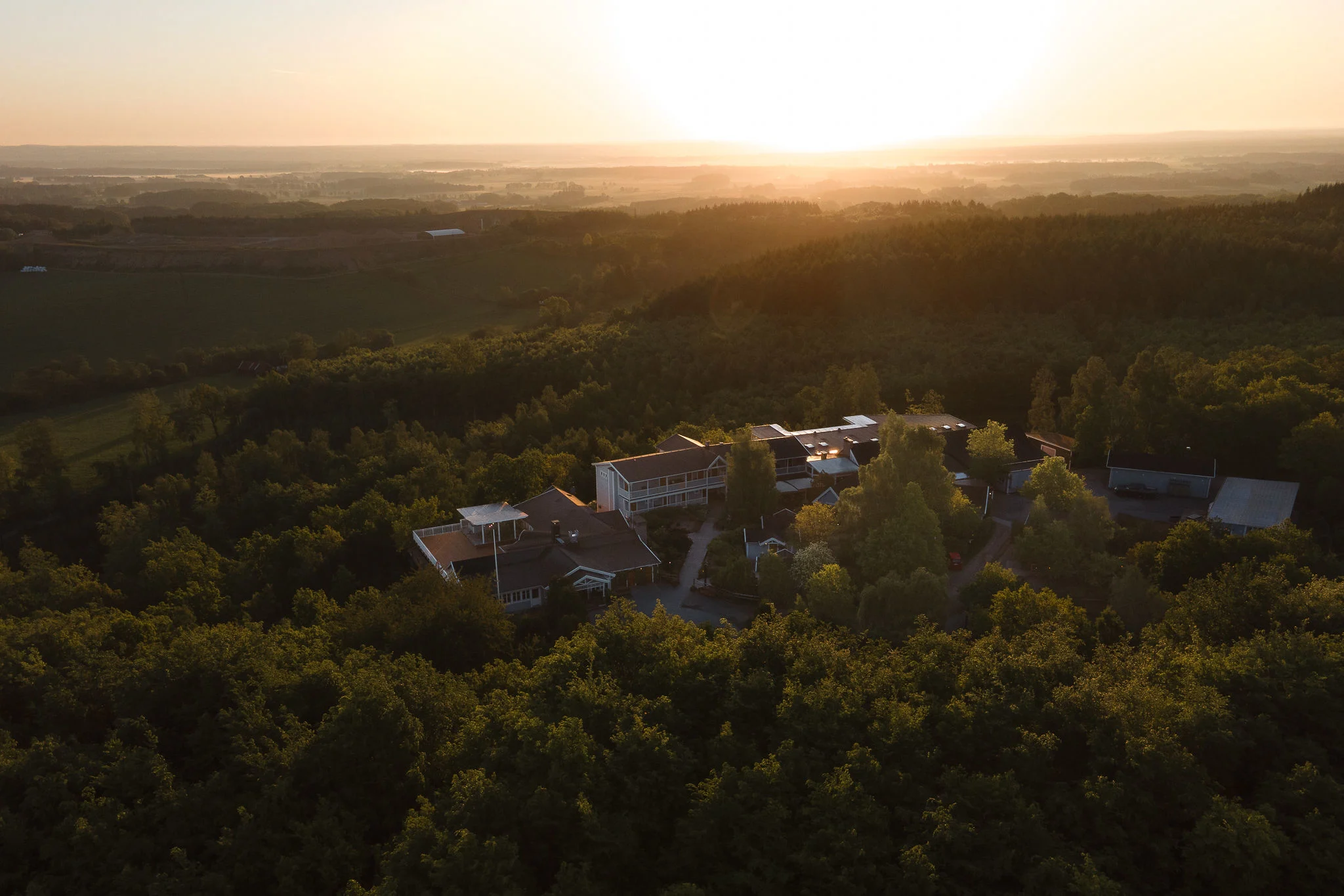 Romantisk Spaweekend i Skåne på The Lodge - her ses hotellet fra oven.