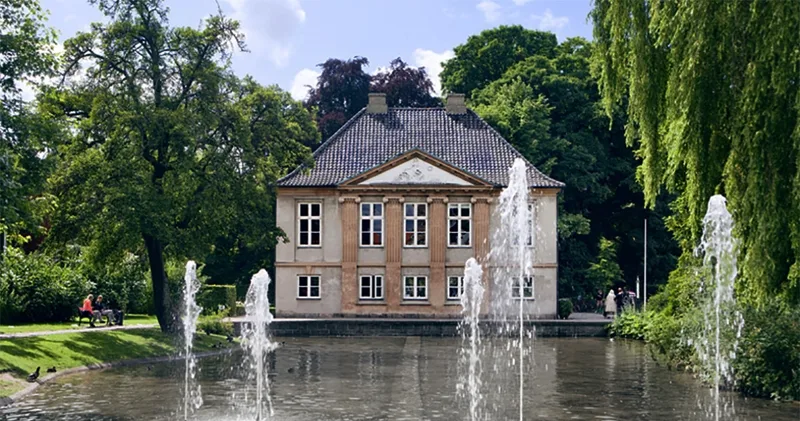 Møstings, en klassisk gammal hersskapsvilla från 1800-talet som idag hör till Frederiksbergsmuseerna.