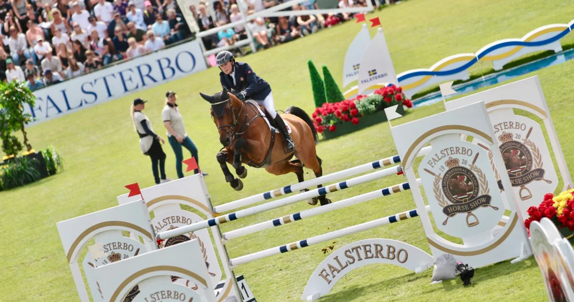 Falsterbo Horse Show hest springer over forhindring.