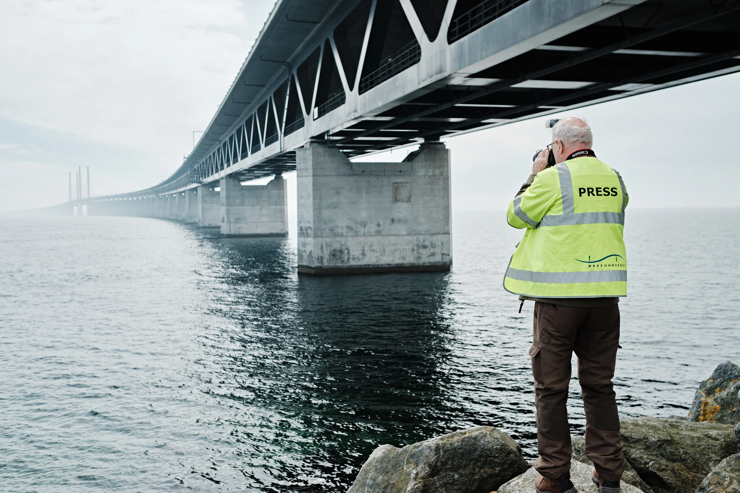 Press photographer taking photo of Øresund bridge