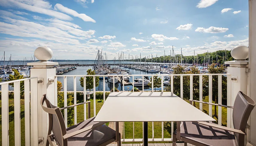 Utsikt från ett av hotellrummens balkong.