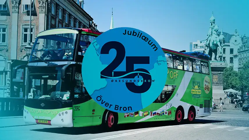 En sightseeingbuss vid Gammel Strand i centrala Köpenhamn.