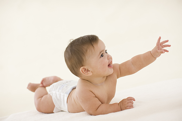 Baby Auf Dem Bauch Der Richtige Zeitpunkt Pampers