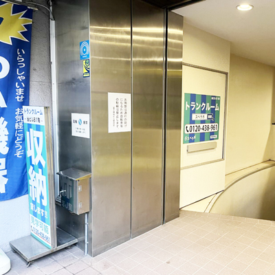 神田司町／階段脇