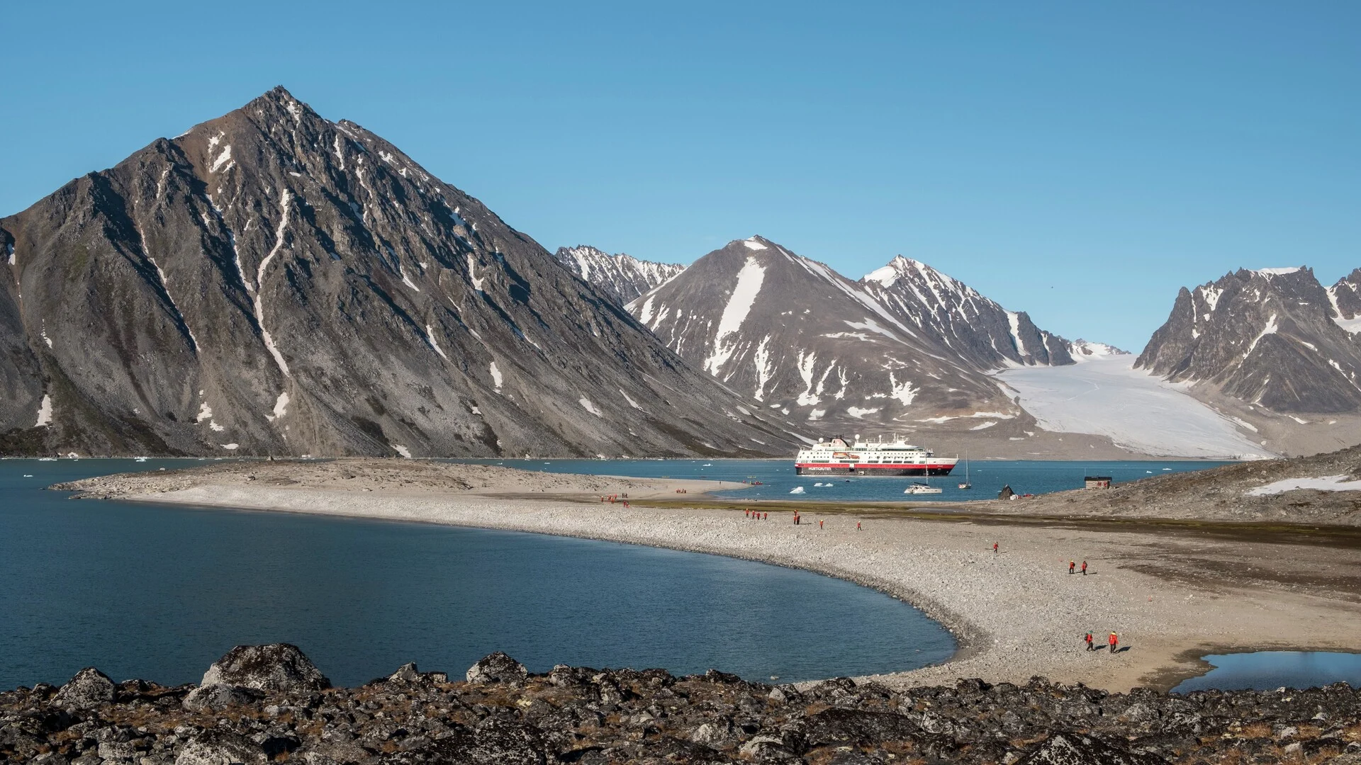 MS-Fram-in-Magdalene-fjord-Svalbard