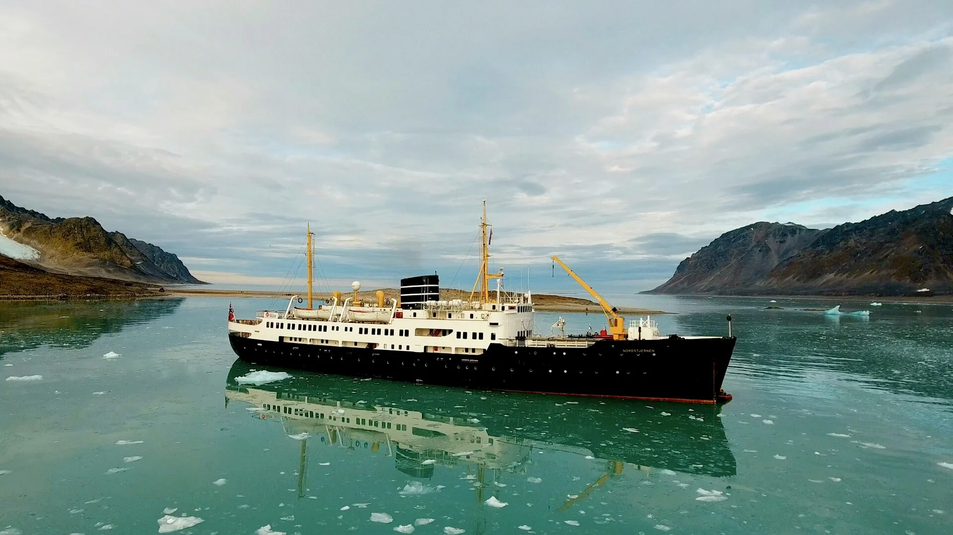 MS Nordstjernen in Svalbard