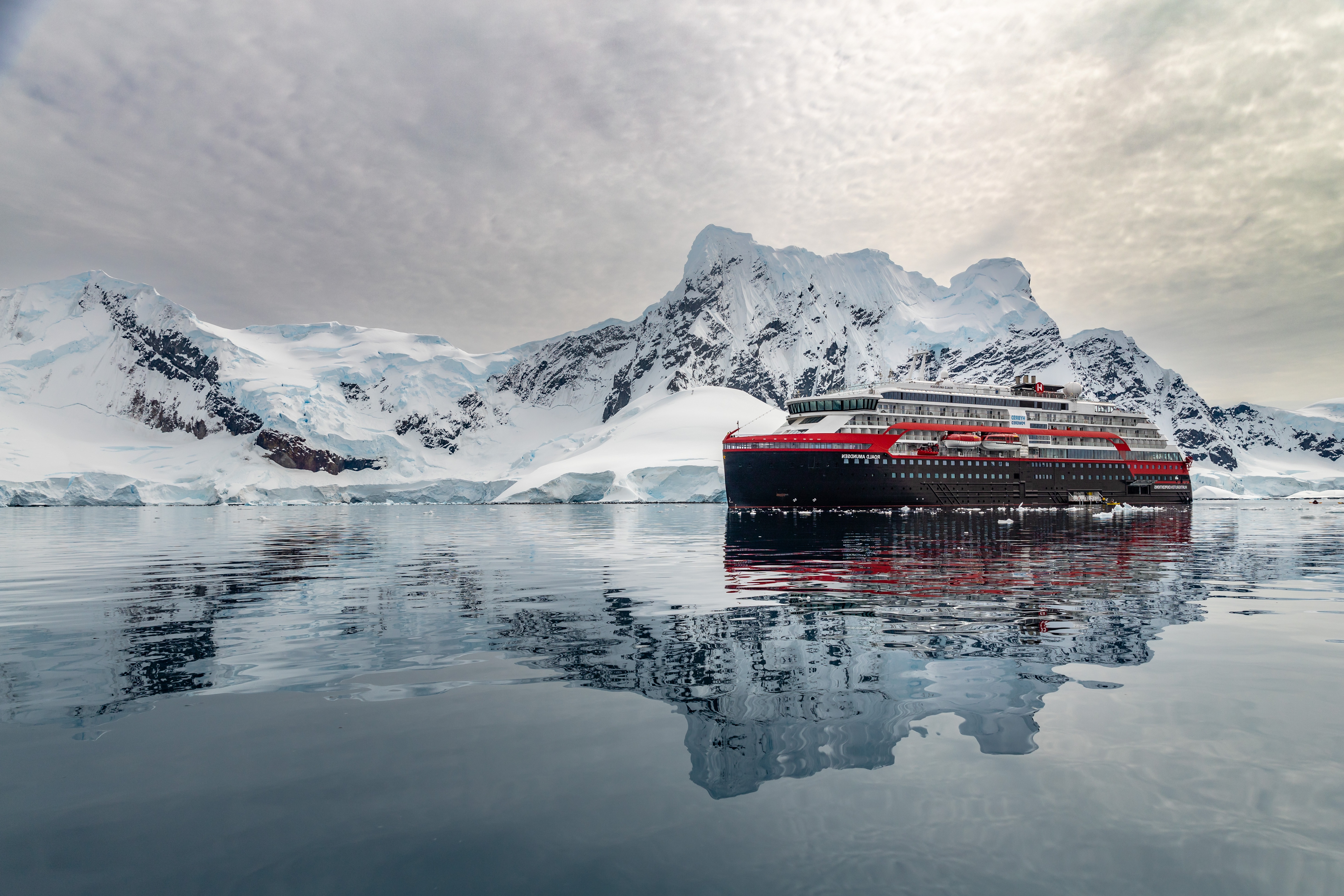 Grand Expedition Cruises | Hurtigruten Expeditions