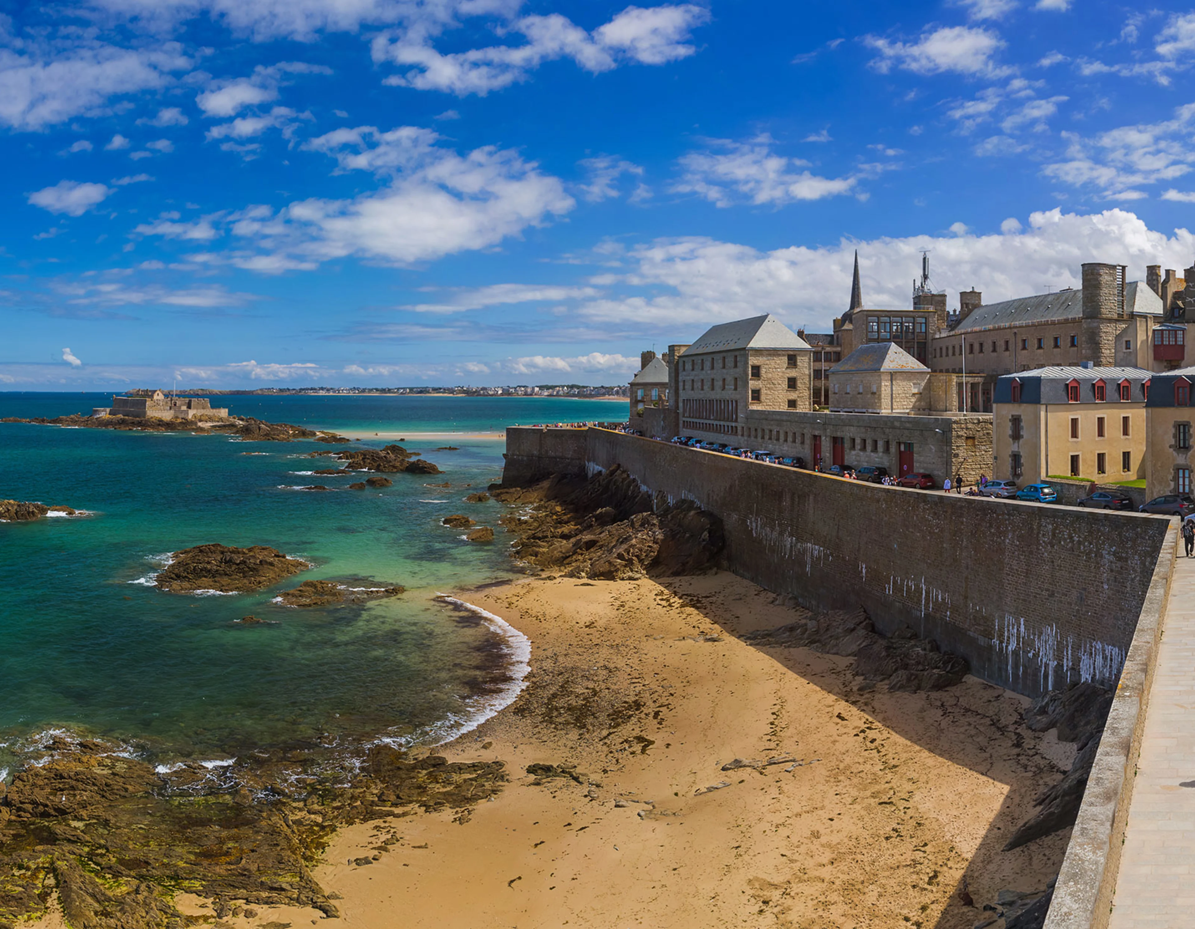 Castle nestled within the ramparts of Saint-Malo