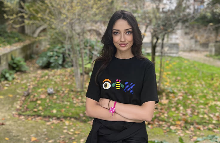 woman with IBM t-shirt