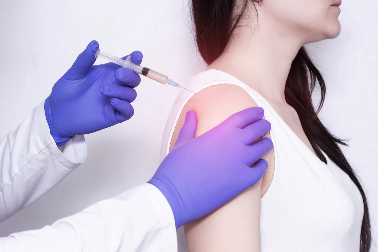 Primary Frozen Shoulder: Are Glenohumeral or Subacromial Corticosteroid ...