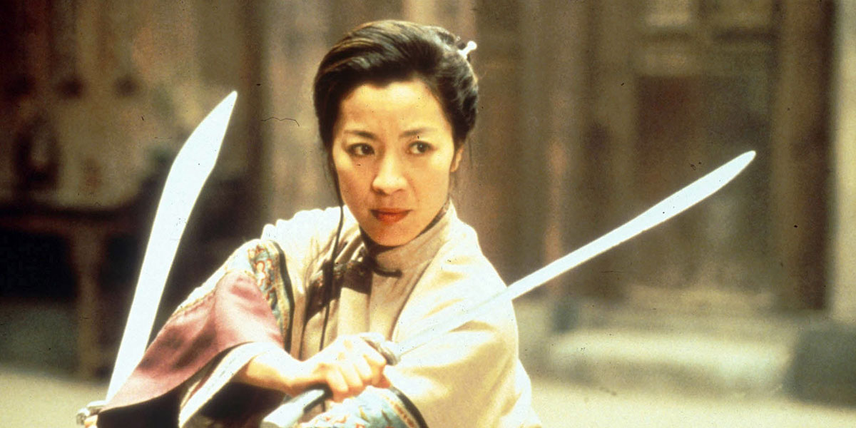 Yu Shu Lien (Michelle Yeoh) holding double blades